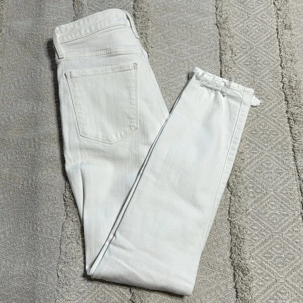Abercrombie & Fitch White Ripped Skinny Jeans